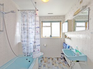 Hair dryer - Sea Breeze, Selsey -  a town house that sleeps 6 guests  in 3 bedrooms (Chichester)