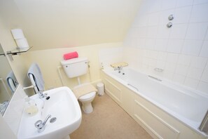 A bathroom with a sink, toilet, and bathtub. - Pepper Pot Cottage , Compton - a cottage that sleeps 6 guests in 3 bedrooms (Chichester)
