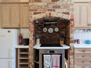 冰箱、微波炉、烤箱、洗碗机