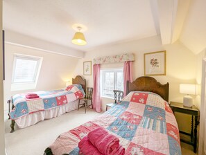 3 bedrooms, iron/ironing board, WiFi, bed sheets