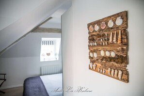 1 bedroom, WiFi, bed sheets - Cosy attic Apt w/ separate bedrm in the heart of Old Honfleur - Suite La Baleine ★★★★ (Honfleur)