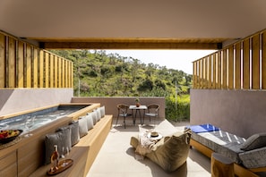 Premium bedding, pillowtop beds, in-room safe, blackout drapes - Avaton Suites & Villa Philian Collection (Skiathos)