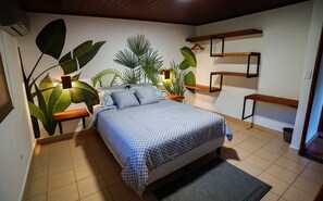 1 bedroom, free WiFi, bed sheets, wheelchair access - Private Tropical Paradise on Lake Gatun. Panama Canal.  (Cuipo)
