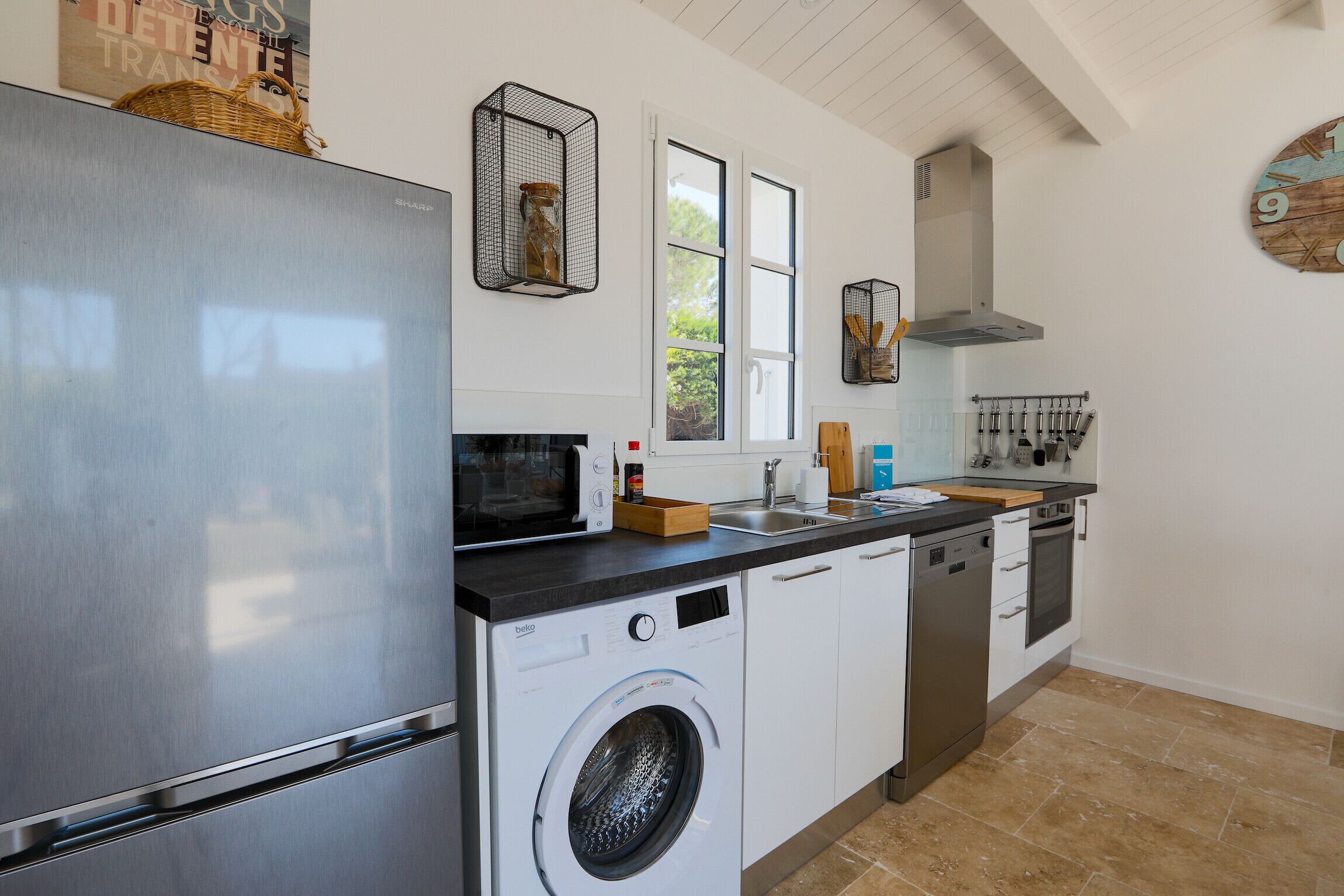 Réfrigérateur, micro-ondes, four, lave-vaisselle