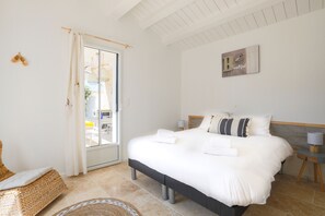 2 bedrooms, iron/ironing board, free WiFi