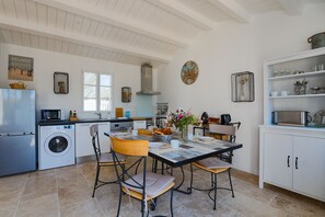 Kühlschrank, Mikrowelle, Ofen, Geschirrspüler
