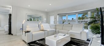 Waterfront home: Boat dock, Private Pool, Near Beach