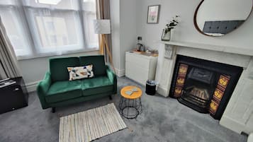 Deluxe Double Room, 1 King Bed (1st Floor) | Minibar, individually decorated, individually furnished, blackout drapes