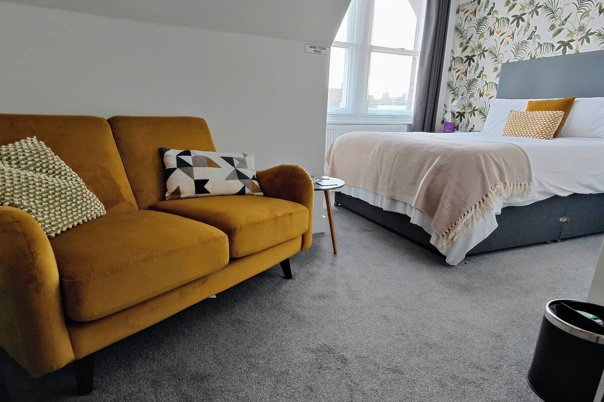 Dobbeltrom – superior (2nd Floor) | Minibar, blendingsgardiner, individuelt dekorert og individuelt innredet