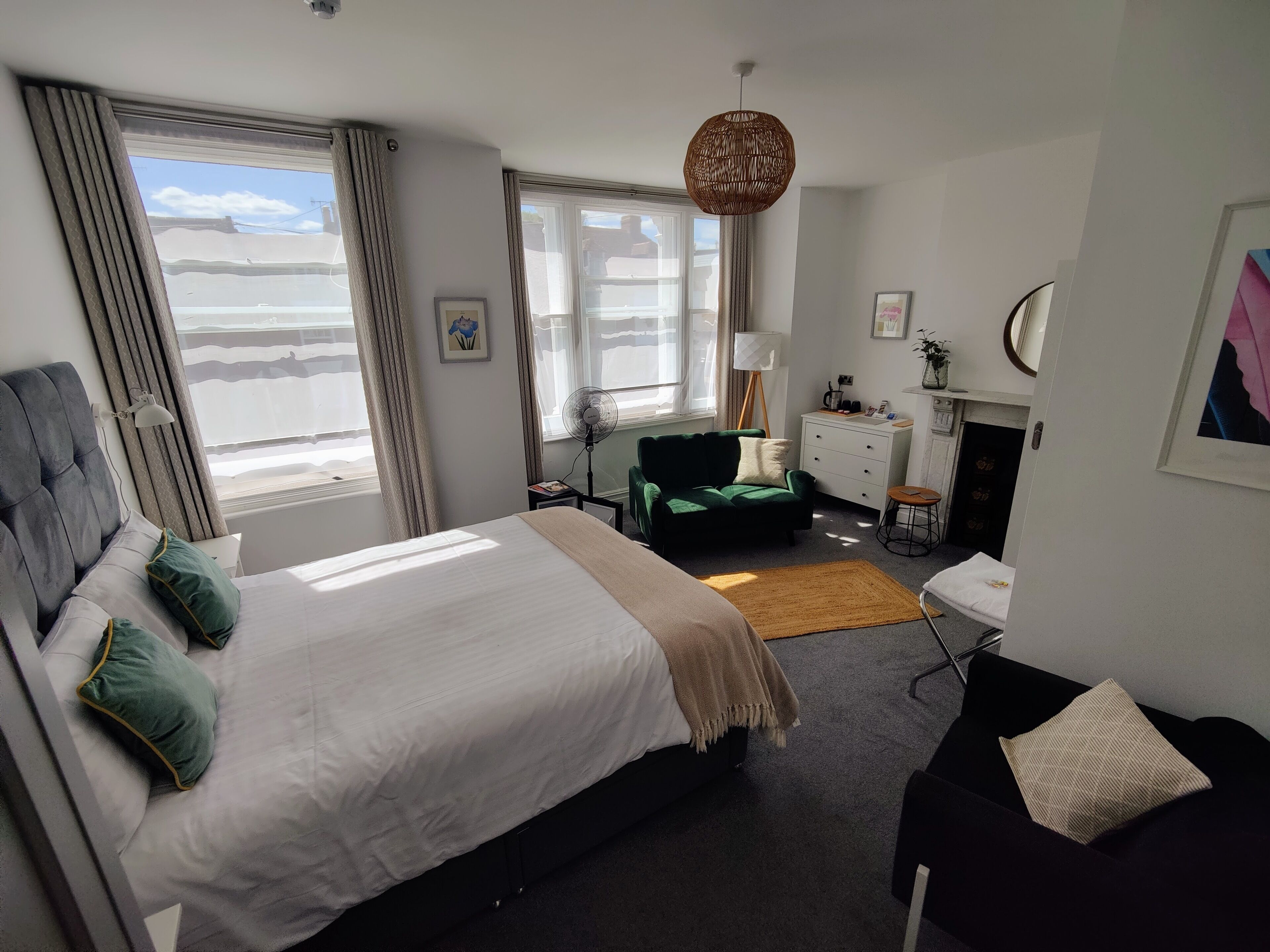 Dobbeltrom – deluxe, 1 kingsize-seng (1st Floor) | Minibar, individuelt dekorert, individuelt innredet og blendingsgardiner