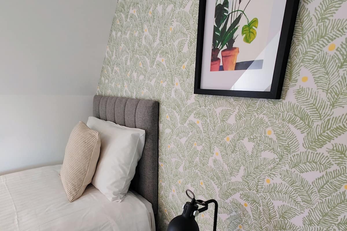 Enkeltrom – standard (2nd Floor) | Minibar, blendingsgardiner, individuelt dekorert og individuelt innredet