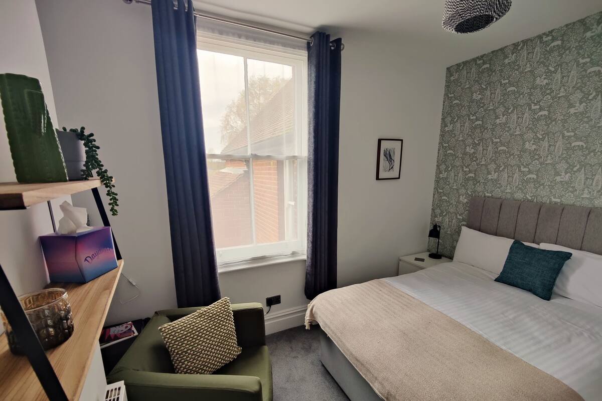 Minibar, blendingsgardiner, individuelt dekorert og individuelt innredet