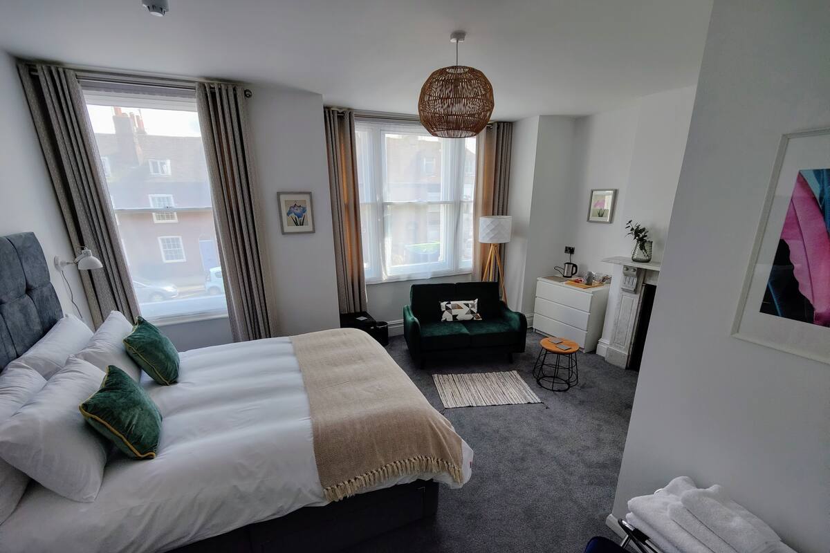 Dobbeltrom – deluxe, 1 kingsize-seng (1st Floor) | Minibar, blendingsgardiner, individuelt dekorert og individuelt innredet