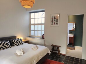 1 habitación, tabla de planchar con plancha, wifi gratis y ropa de cama 