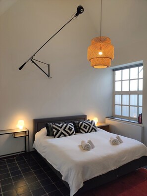 1 habitación, tabla de planchar con plancha, wifi gratis y ropa de cama 