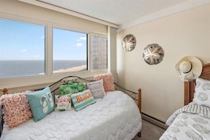 2 bedrooms, iron/ironing board, free WiFi