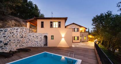 Ferme avec piscine privée: location pour 15 personnes avec tout le confort.