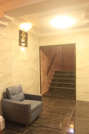 Staircase - Sindz Palace Hotel (Yaoundé)