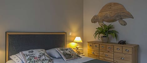 WiFi, bed sheets