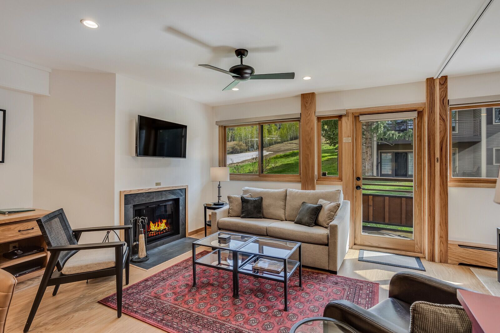 Smart TV, fireplace, DVD player