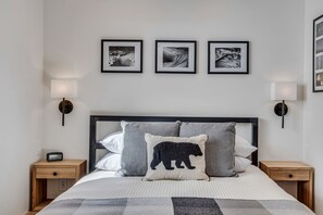 1 Schlafzimmer, Schreibtisch, Bügeleisen/Bügelbrett, Reisekinderbett