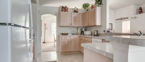 House, 4 Bedrooms | Private kitchen