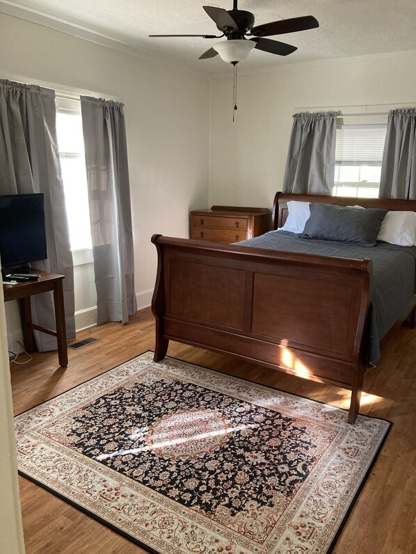 1 chambre, fer et planche à repasser, accès au Wi-Fi (inclus)