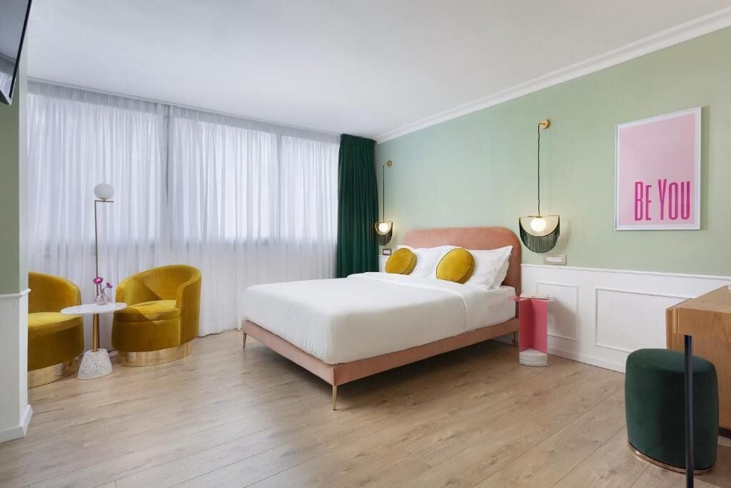 minibar, desk, laptop workspace, free wifi