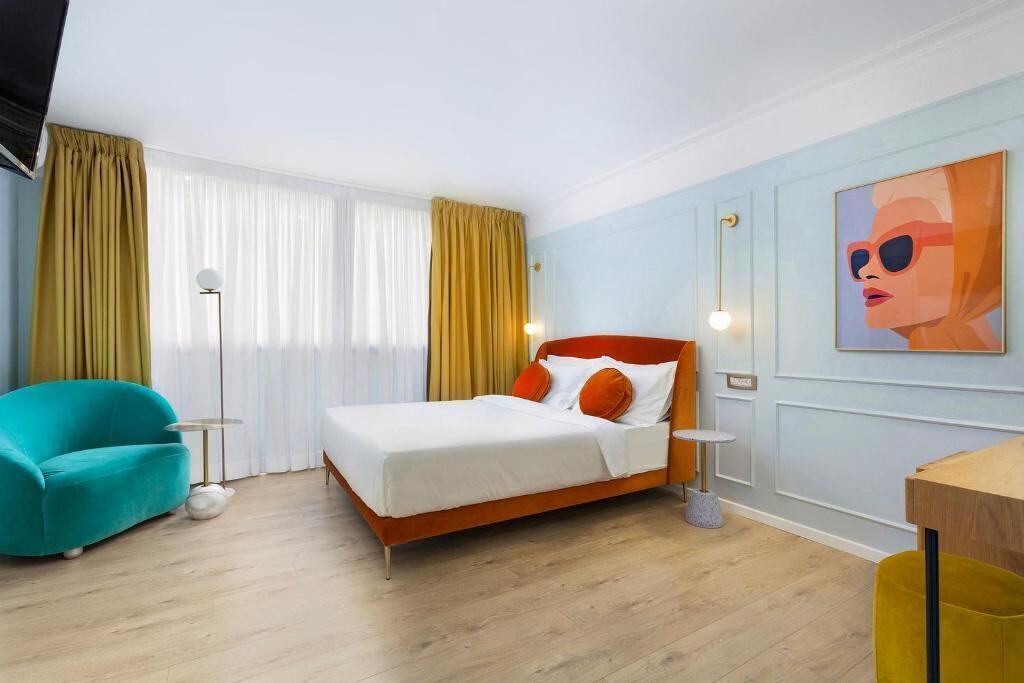 minibar, desk, laptop workspace, free wifi