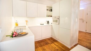 Frigorífic, microones, forn i placa de cuina 