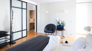 4 habitaciones, tabla de planchar con plancha y cuna de viaje 