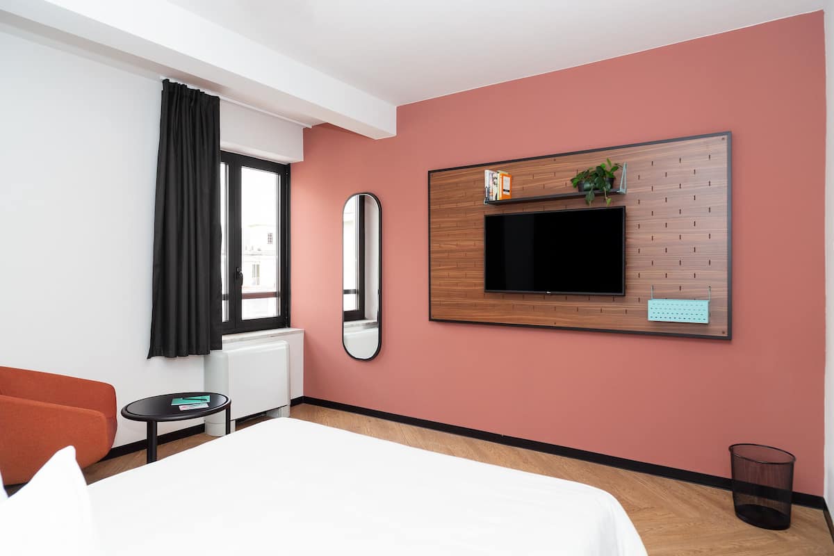 In-room safe, blackout drapes, soundproofing, free WiFi