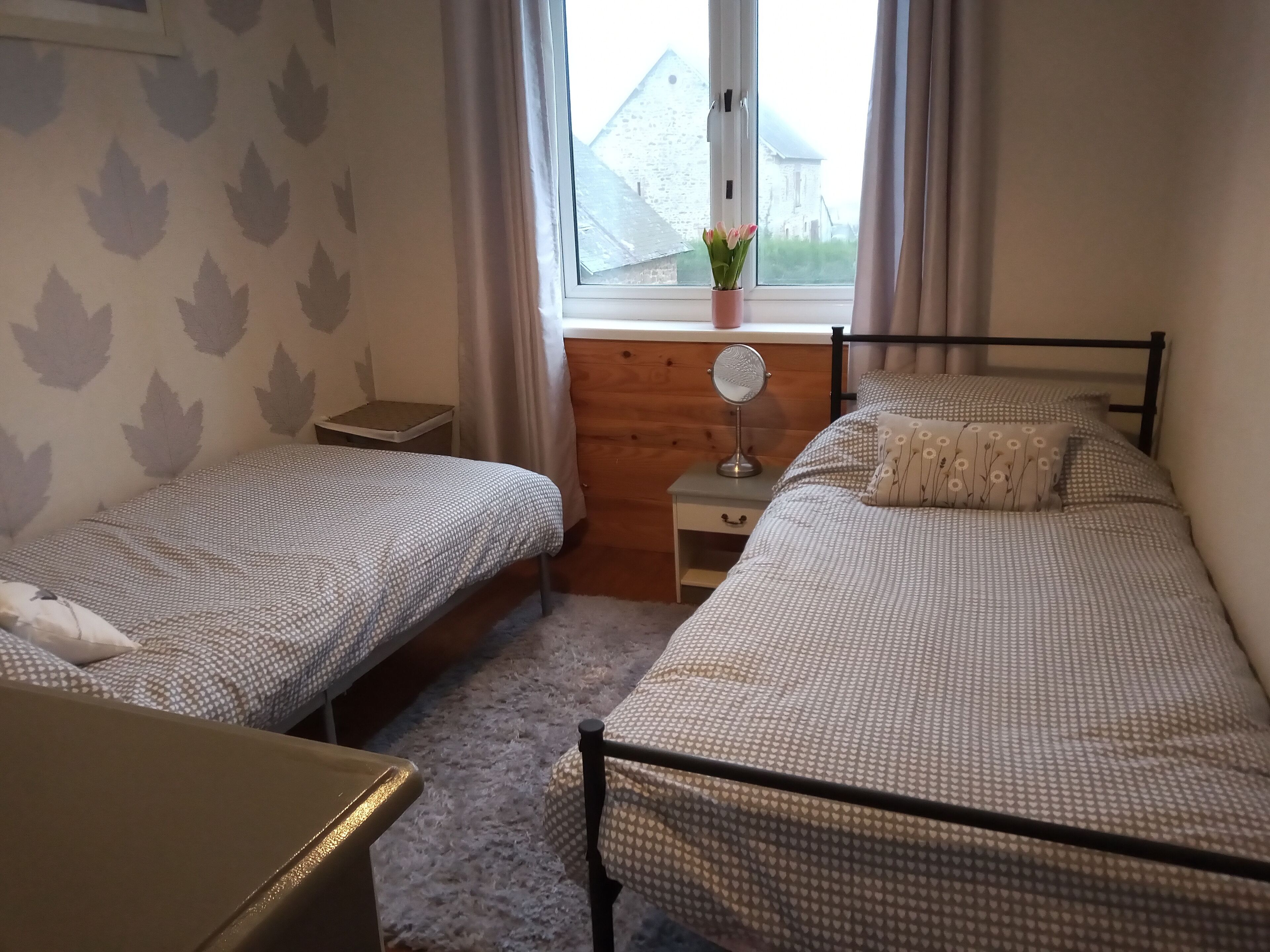 3 slaapkamers, een strijkplank/strijkijzer, gratis wifi, beddengoed