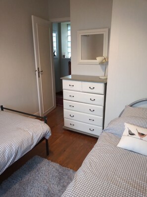 3 chambres, fer et planche à repasser, Wi-Fi gratuit, draps fournis