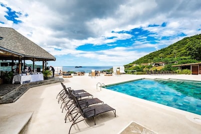 Private Pool Villa & Ocean Views