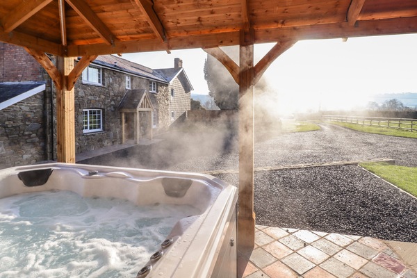 Cottage | Property grounds