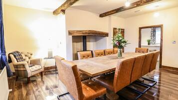 Cottage | Private kitchen | Fridge, microwave, electric kettle, toaster