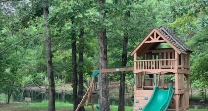 Apple Blossom - 1 Bedroom Cabin at the Whip-Poor-Will Resort near the Lake!