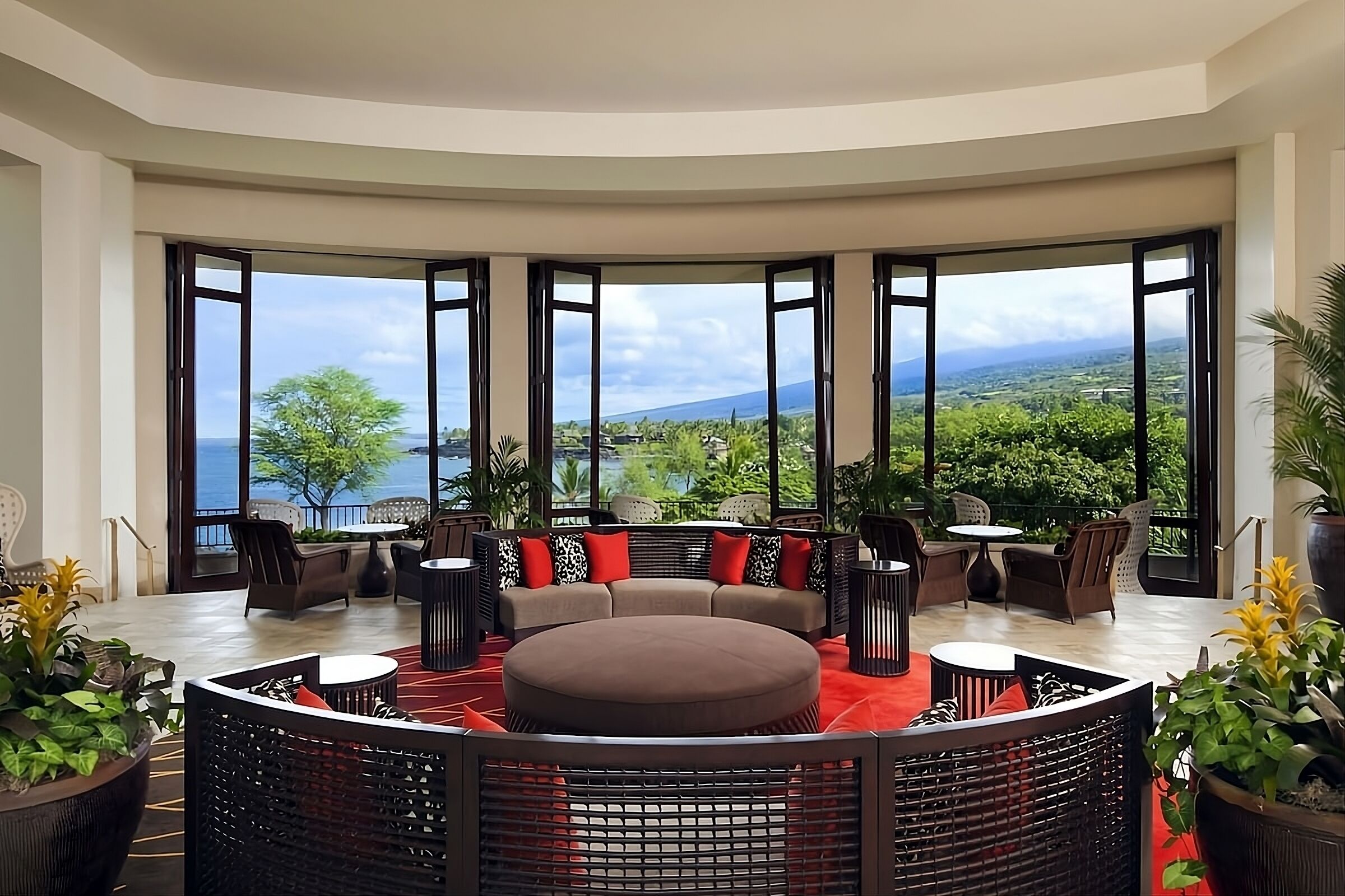 Your Hawaiian Adventure Awaits! 3 Oceanfront Units, 2 Pools, Game Room, Dining! - Kailua-Kona, HI