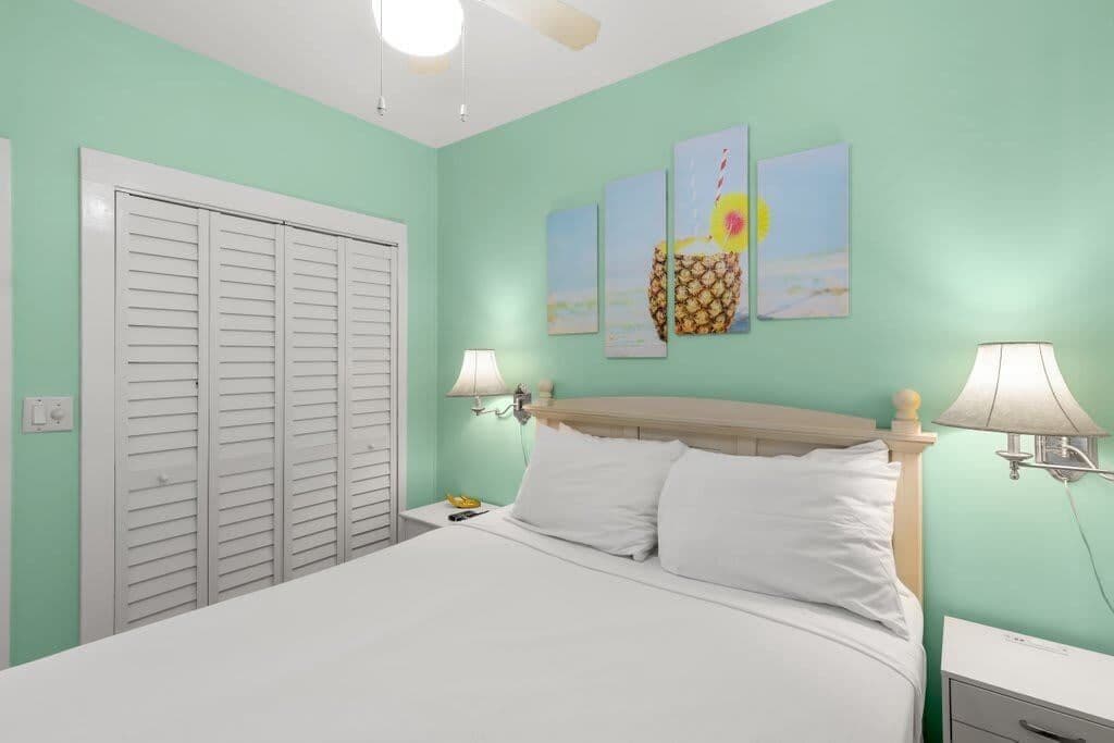 3 bedrooms, iron/ironing board, WiFi, bed sheets