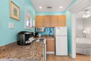 Coffee/tea maker, fridge, microwave, stovetop