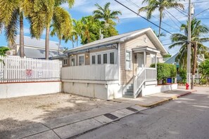 Exterior - Shared Heated Pool, Near Duval - Poolside Retreat (Key West)