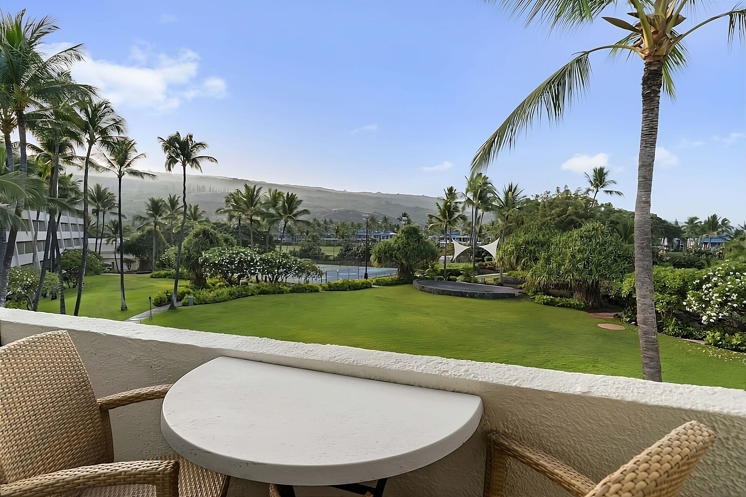Perfect Island Getaway! 3 Spacious Units, Oceanfront, Watersports and Activities