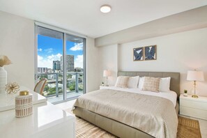 1 habitación, tabla de planchar con plancha, cuna de viaje y wifi 