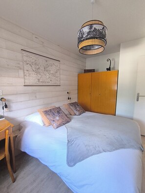 2 bedrooms, iron/ironing board, travel crib, free WiFi