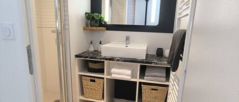 Shower, hair dryer, towels