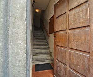 Interni