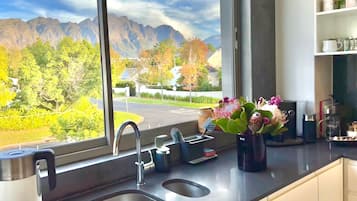 Luxury-Apartment | Eigene Küche | Großer Kühlschrank, Mikrowelle, Ofen, Herdplatte