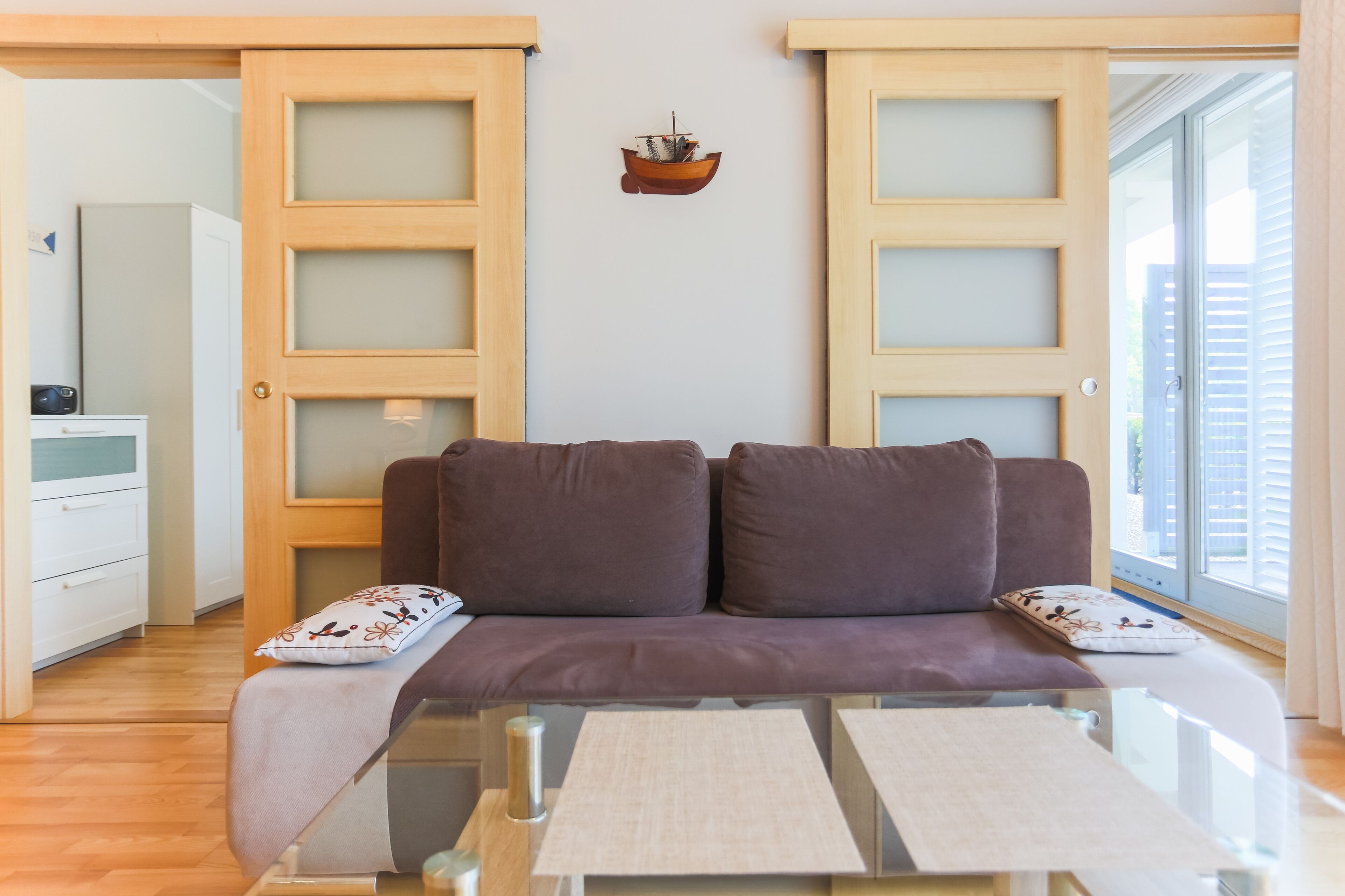 Appartamento Standard | Area soggiorno | TV a schermo piatto 40 pollici con canali digitali, TV