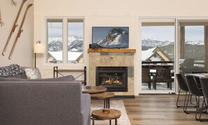 Smart TV y chimenea
